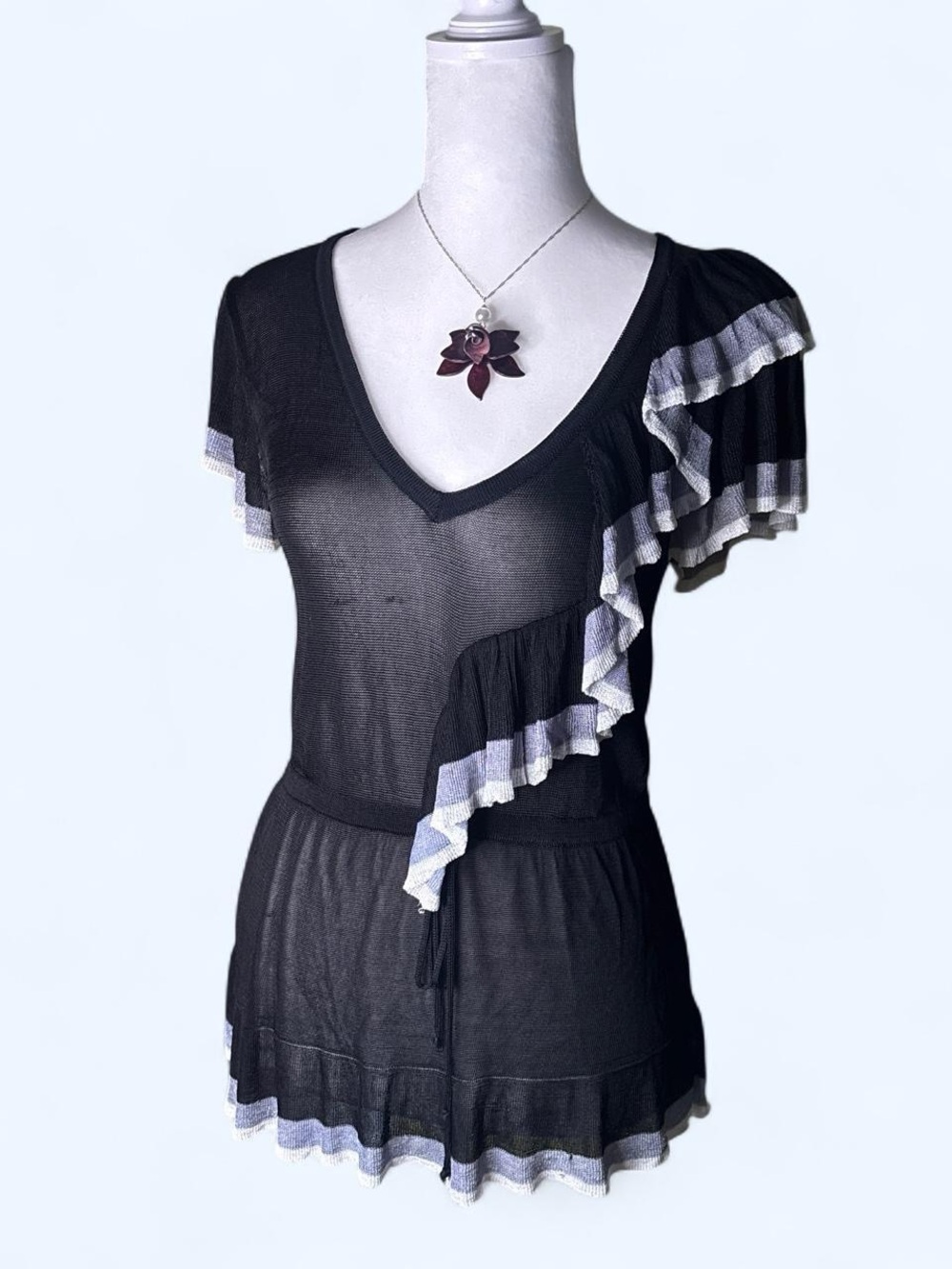 bebe Black V-Neck Ruffle blouse w Contrast Trim S